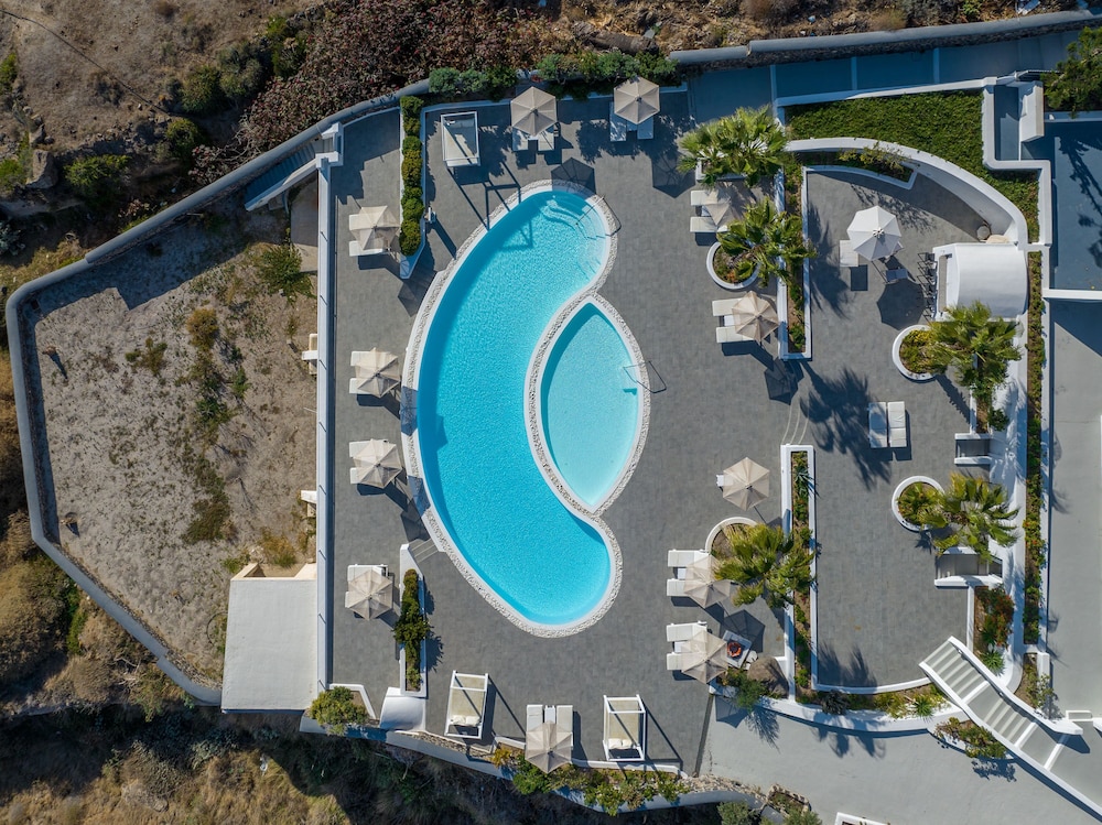 Amber Light Villas Santorini — Swimming pool in Imerovigli, South Aegean