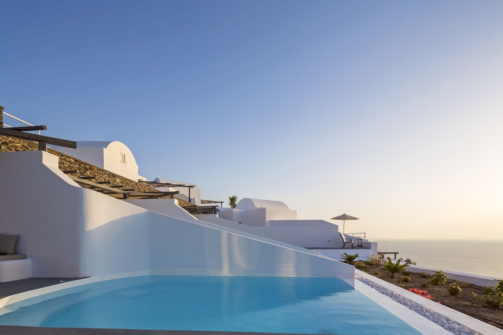 Amber Light Villas Santorini — Swimming pool in Imerovigli, South Aegean