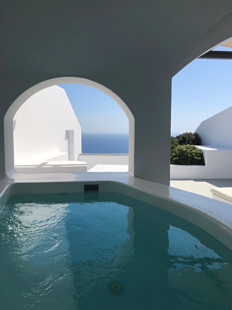 Amber Light Villas Santorini — Swimming pool in Imerovigli, South Aegean