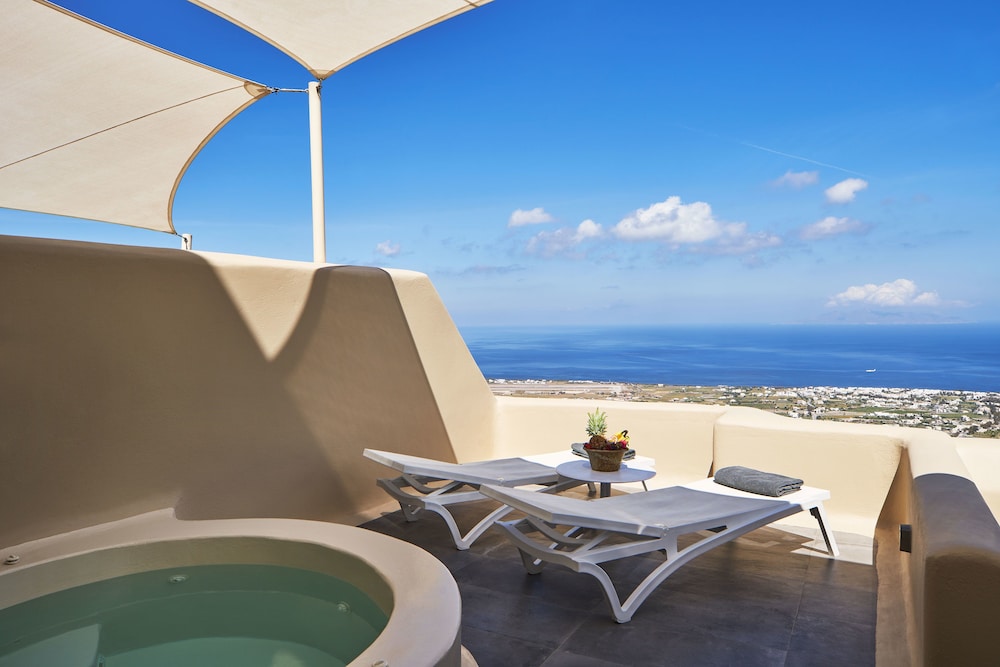 Skyfall Suites - Adults Only — Hotel rooms in Pyrgos Kallistis, South Aegean