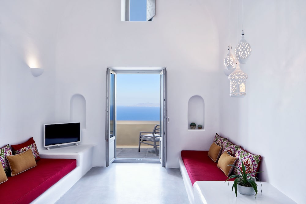 Skyfall Suites - Adults Only — Hotel rooms in Pyrgos Kallistis, South Aegean