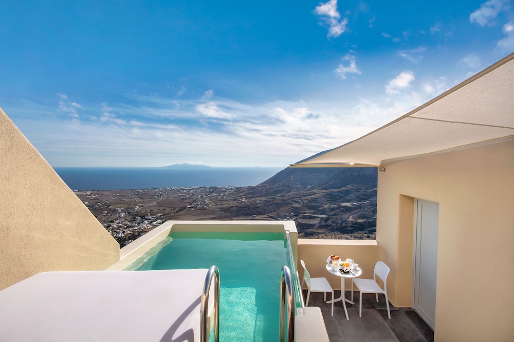 Skyfall Suites - Adults Only — Swimming pool in Pyrgos Kallistis, South Aegean