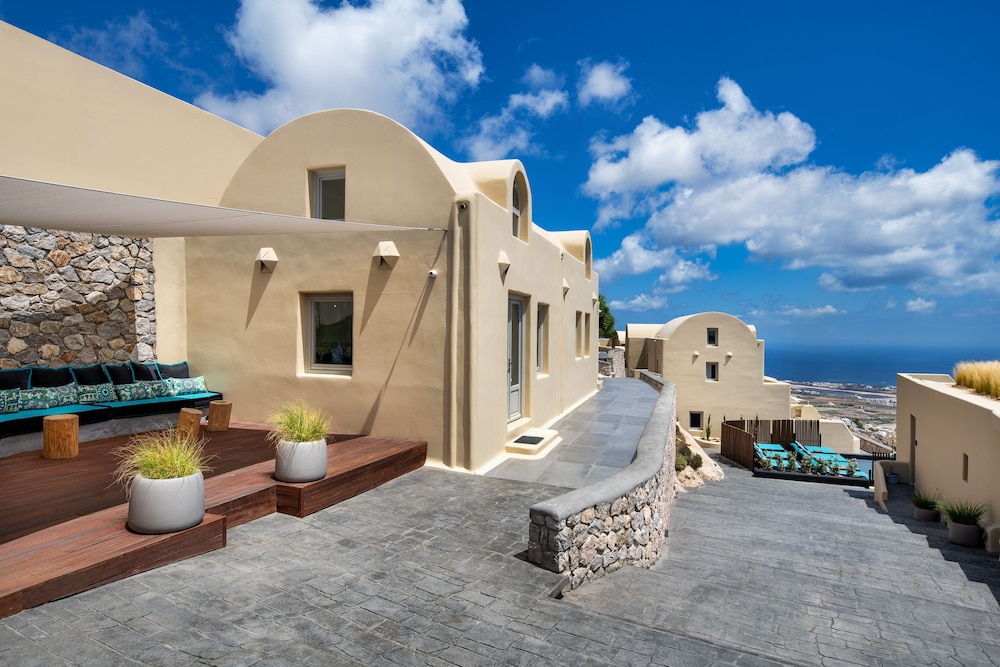 Skyfall Suites - Adults Only — Hotel building in Pyrgos Kallistis, South Aegean