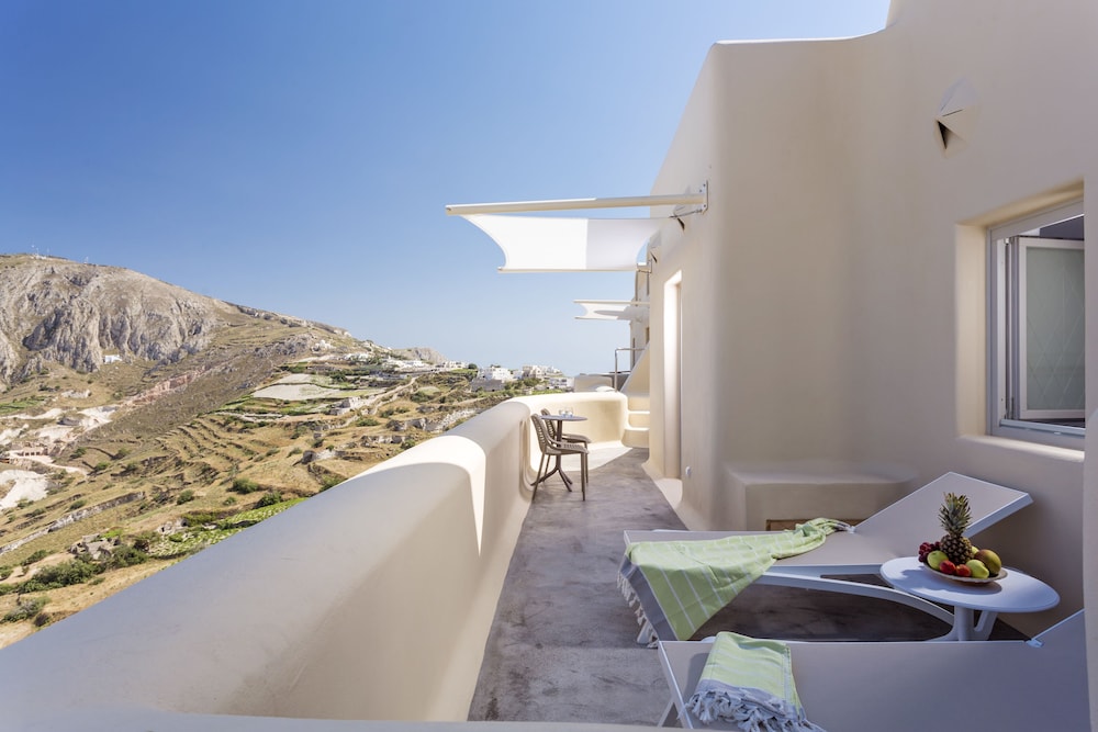 Skyfall Suites - Adults Only — Hotel building in Pyrgos Kallistis, South Aegean