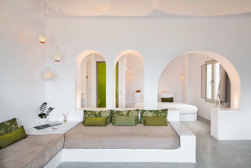 Skyfall Suites - Adults Only — Hotel rooms in Pyrgos Kallistis, South Aegean