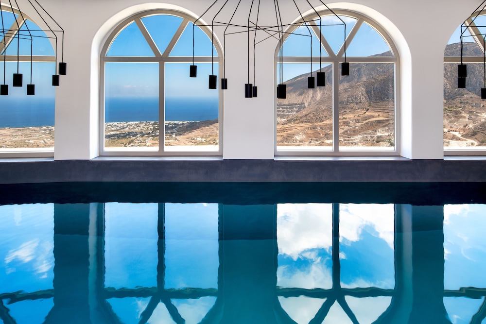 Skyfall Suites - Adults Only — Swimming pool in Pyrgos Kallistis, South Aegean