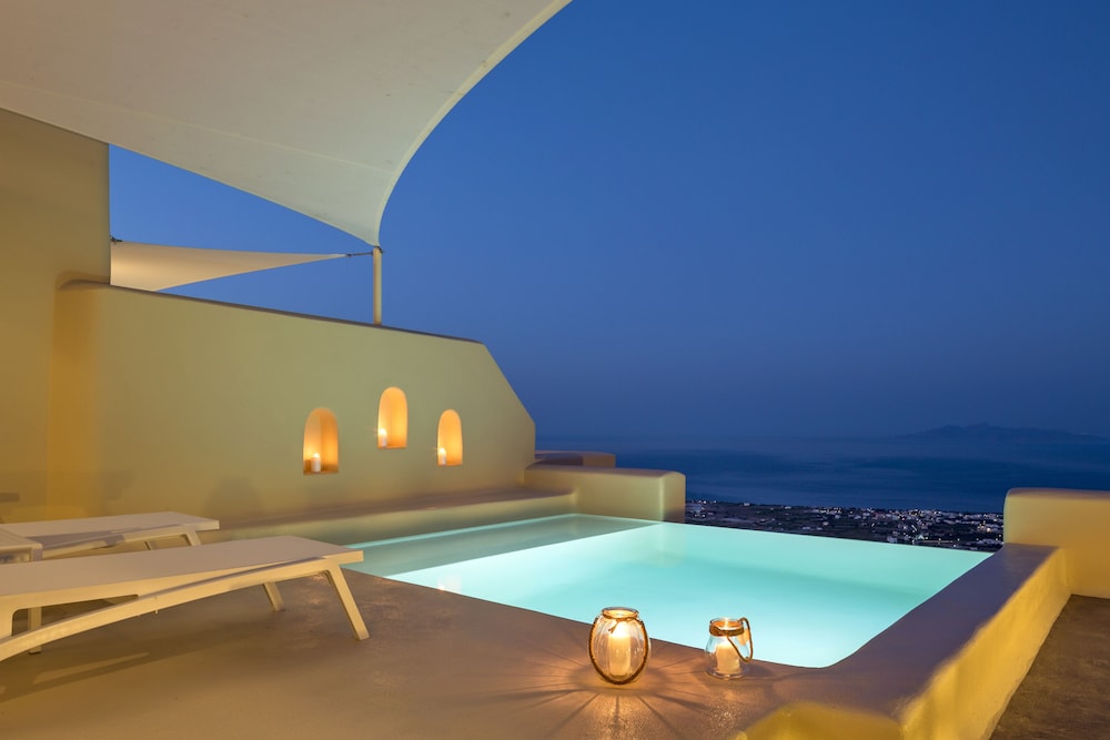 Skyfall Suites - Adults Only — Swimming pool in Pyrgos Kallistis, South Aegean