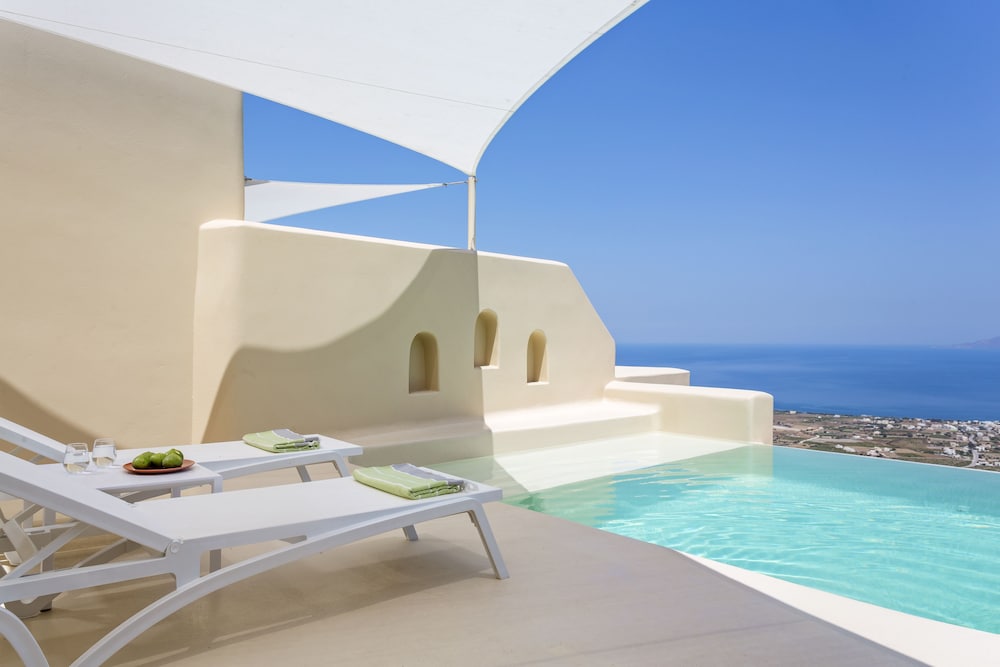 Skyfall Suites - Adults Only — Swimming pool in Pyrgos Kallistis, South Aegean