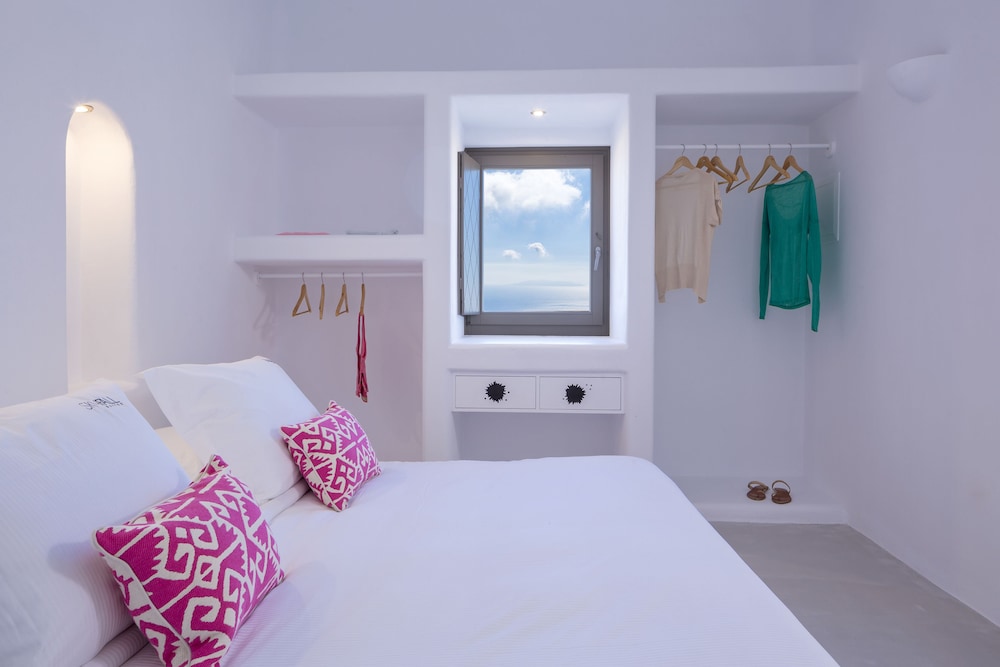 Skyfall Suites - Adults Only — Hotel rooms in Pyrgos Kallistis, South Aegean