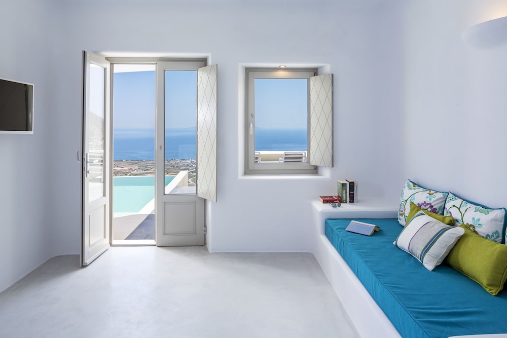 Skyfall Suites - Adults Only — Hotel rooms in Pyrgos Kallistis, South Aegean