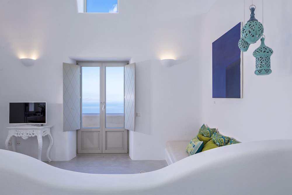 Skyfall Suites - Adults Only — Hotel rooms in Pyrgos Kallistis, South Aegean