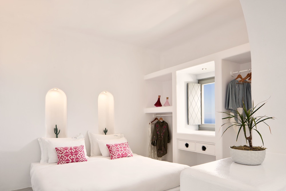 Skyfall Suites - Adults Only — Hotel rooms in Pyrgos Kallistis, South Aegean