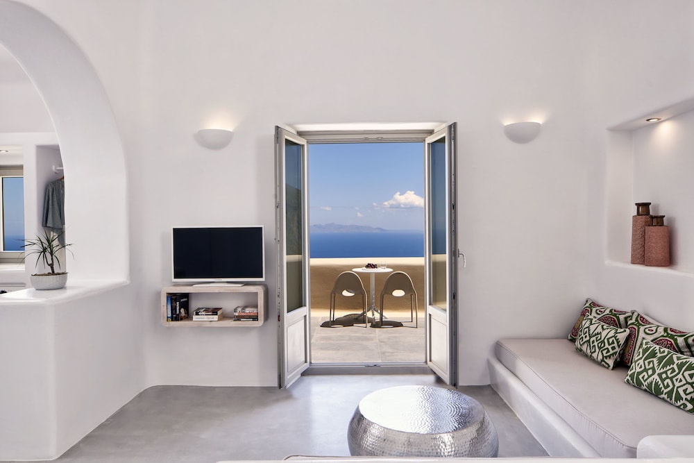 Skyfall Suites - Adults Only — Hotel rooms in Pyrgos Kallistis, South Aegean