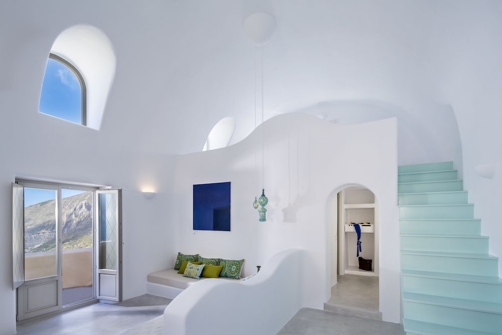Skyfall Suites - Adults Only — Hotel rooms in Pyrgos Kallistis, South Aegean