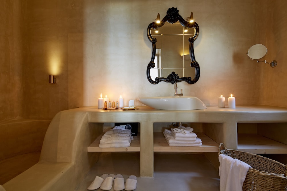 Skyfall Suites - Adults Only — Hotel rooms in Pyrgos Kallistis, South Aegean