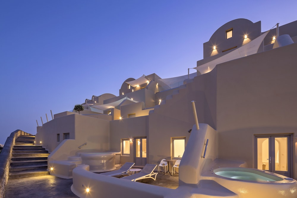 Skyfall Suites - Adults Only — Hotel building in Pyrgos Kallistis, South Aegean