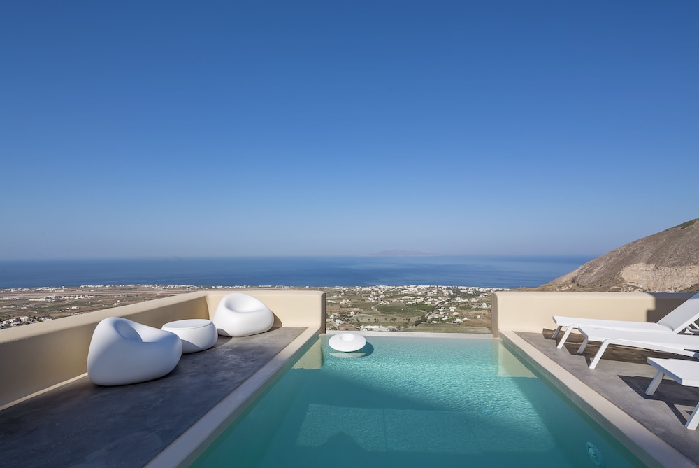 Skyfall Suites - Adults Only — Swimming pool in Pyrgos Kallistis, South Aegean