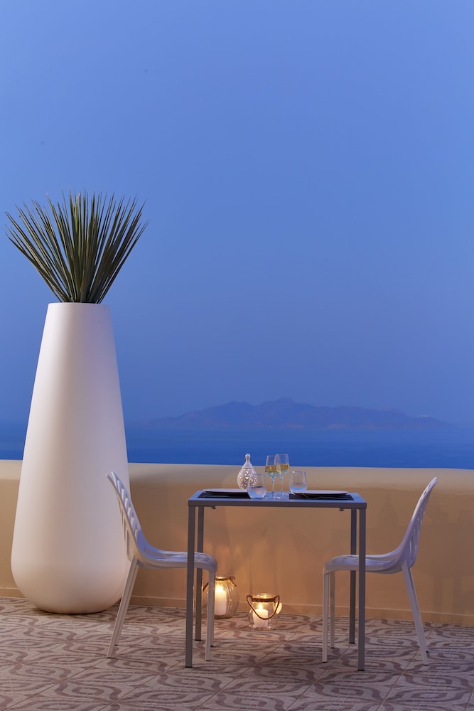 Skyfall Suites - Adults Only — Restaurant & bars in Pyrgos Kallistis, South Aegean