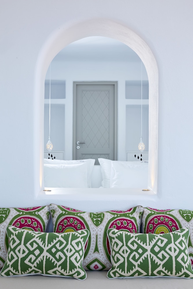 Skyfall Suites - Adults Only — Hotel rooms in Pyrgos Kallistis, South Aegean