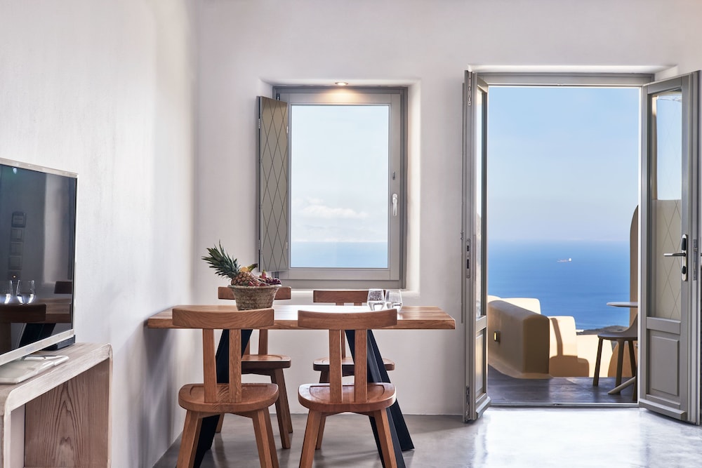 Skyfall Suites - Adults Only — Hotel rooms in Pyrgos Kallistis, South Aegean