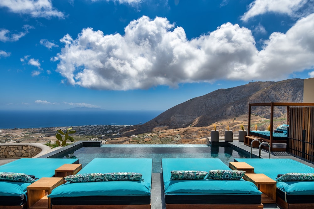 Skyfall Suites - Adults Only — Swimming pool in Pyrgos Kallistis, South Aegean