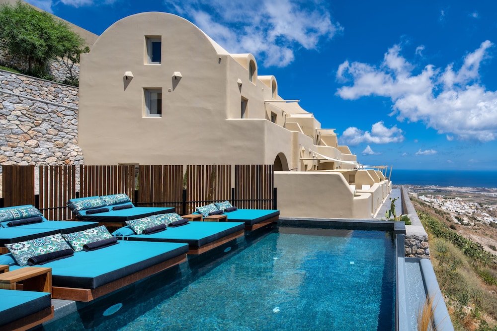Skyfall Suites - Adults Only — Swimming pool in Pyrgos Kallistis, South Aegean