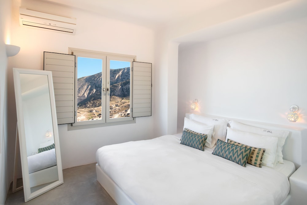 Skyfall Suites - Adults Only — Hotel rooms in Pyrgos Kallistis, South Aegean