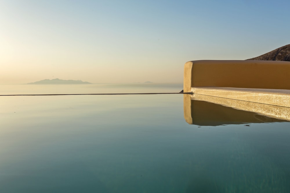 Skyfall Suites - Adults Only — Swimming pool in Pyrgos Kallistis, South Aegean