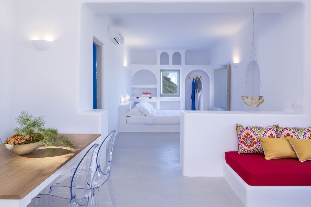 Skyfall Suites - Adults Only — Hotel rooms in Pyrgos Kallistis, South Aegean