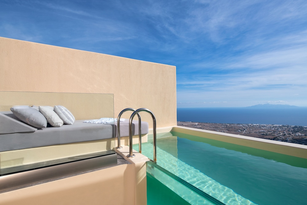 Skyfall Suites - Adults Only — Swimming pool in Pyrgos Kallistis, South Aegean