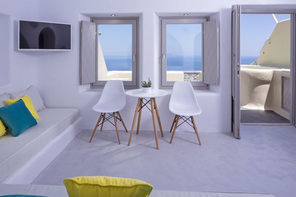 Skyfall Suites - Adults Only — Hotel rooms in Pyrgos Kallistis, South Aegean