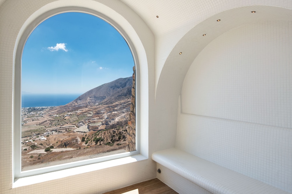 Skyfall Suites - Adults Only — Hotel rooms in Pyrgos Kallistis, South Aegean