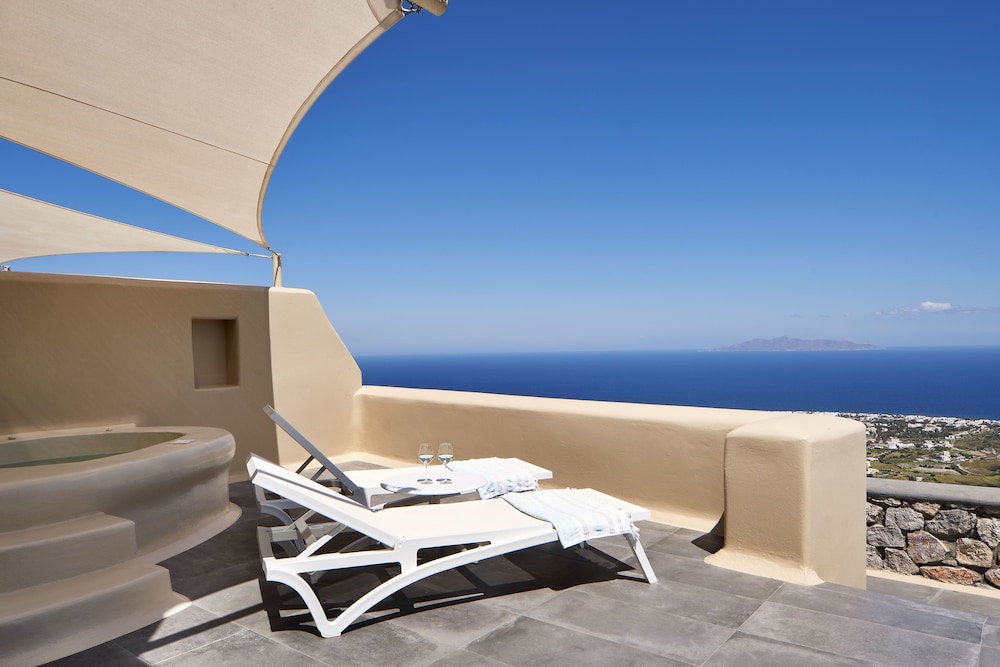 Skyfall Suites - Adults Only — Hotel rooms in Pyrgos Kallistis, South Aegean