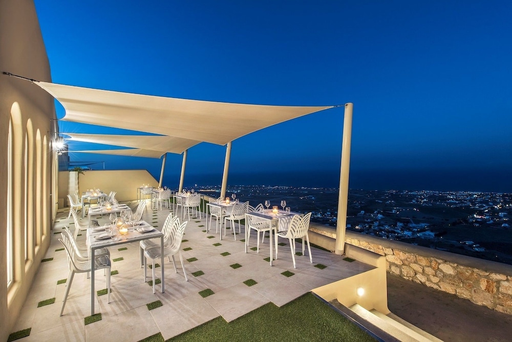 Skyfall Suites - Adults Only — Restaurant & bars in Pyrgos Kallistis, South Aegean