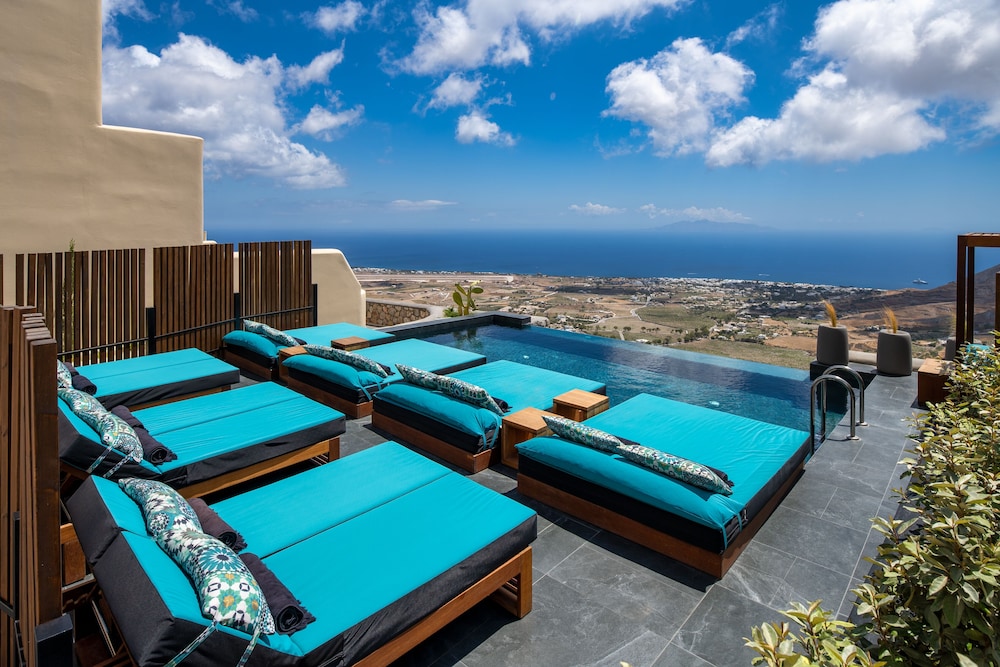 Skyfall Suites - Adults Only — Swimming pool in Pyrgos Kallistis, South Aegean