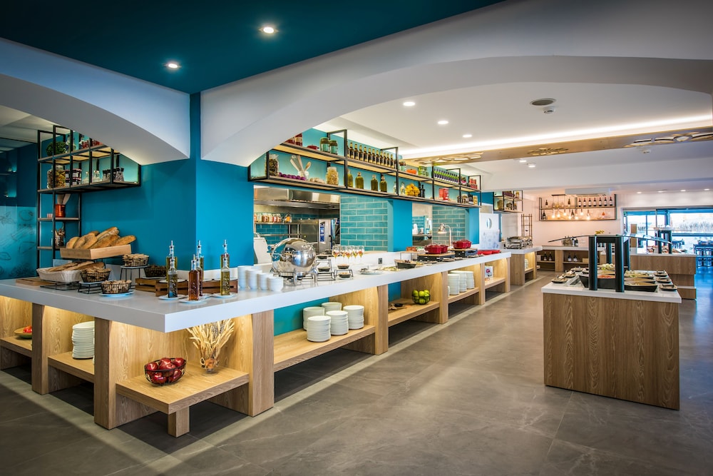 Enorme Infinity Beach ex Infinity Blue — Restaurant in Hersonissos