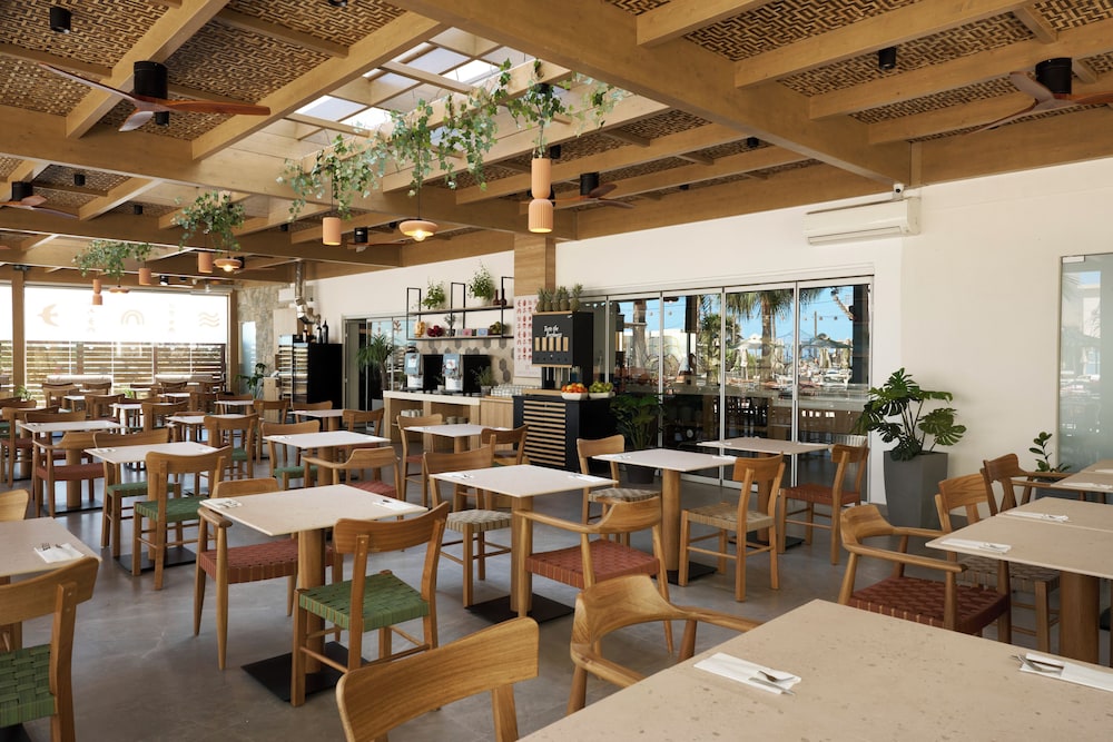 Enorme Infinity Beach ex Infinity Blue — Restaurant in Hersonissos