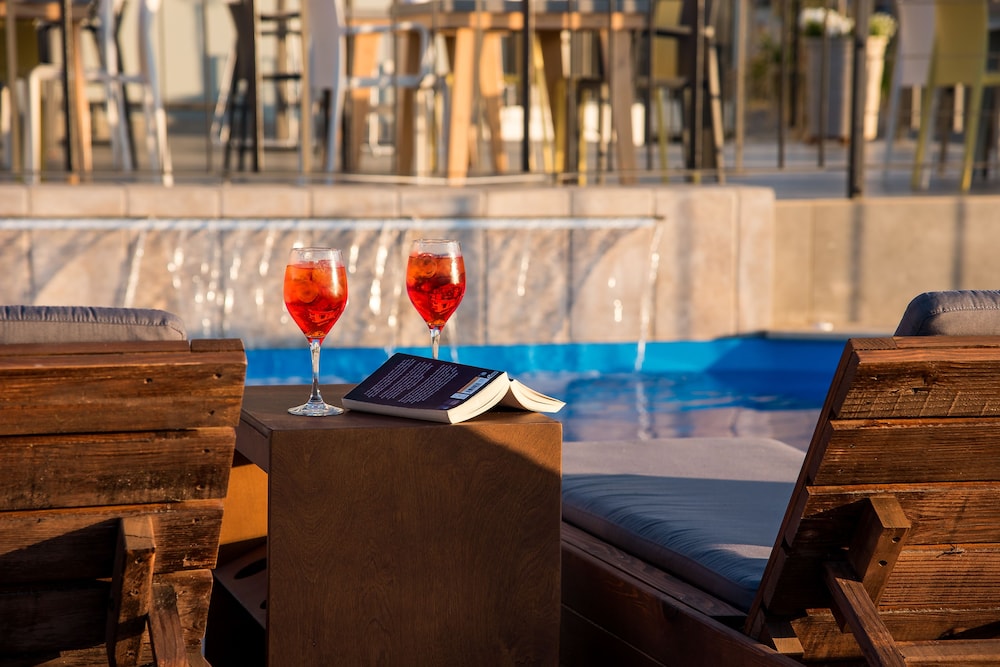 Elia Agia Marina Hotel — Swimming pool in Chania