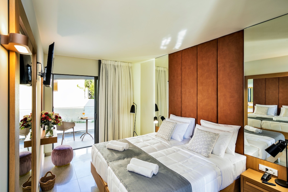 Elia Agia Marina Hotel — Hotel rooms in Chania