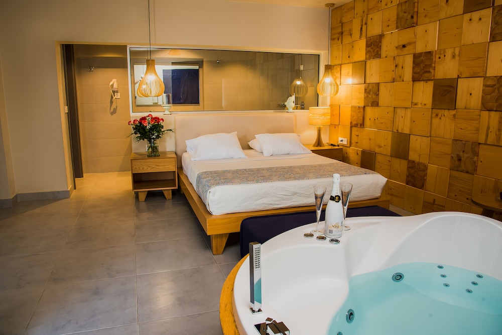 Elia Agia Marina Hotel — Hotel rooms in Chania