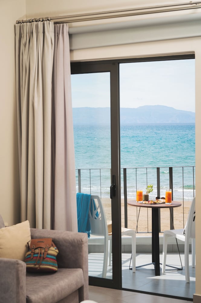 Elia Agia Marina Hotel — Hotel rooms in Chania