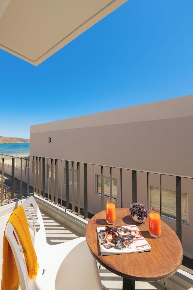 Elia Agia Marina Hotel — Hotel rooms in Chania