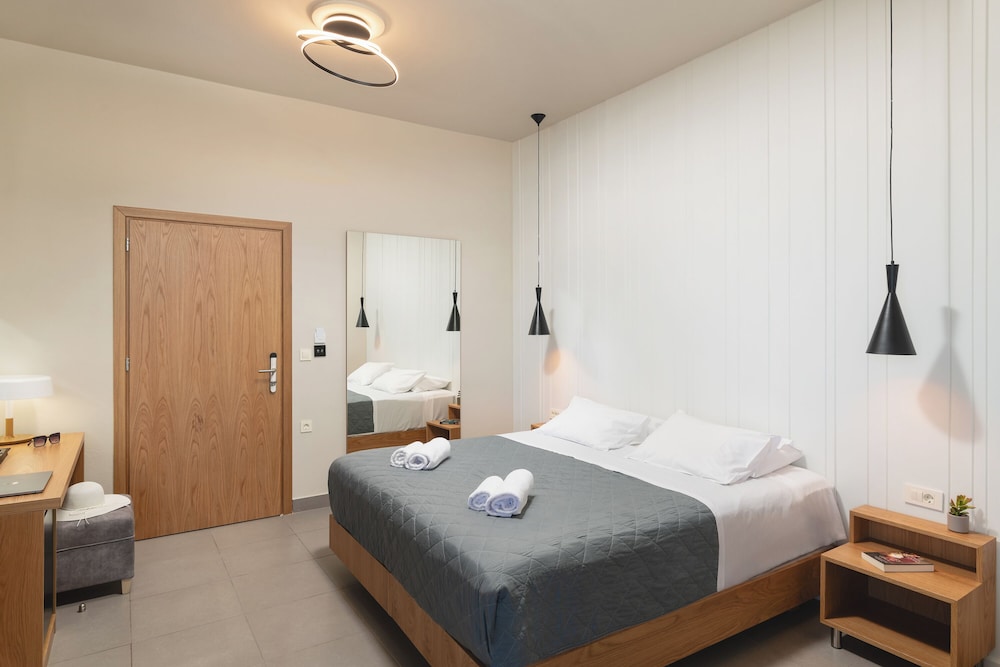 Elia Agia Marina Hotel — Hotel rooms in Chania