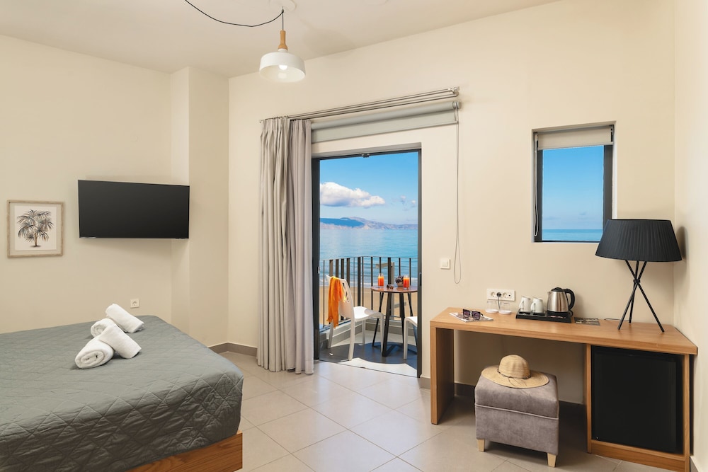 Elia Agia Marina Hotel — Hotel rooms in Chania
