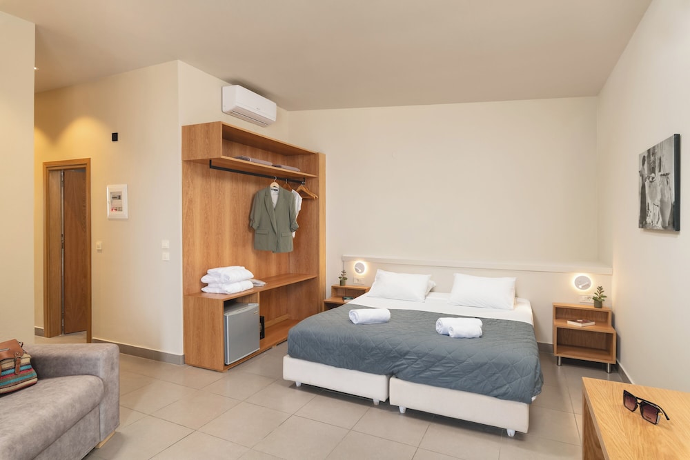 Elia Agia Marina Hotel — Hotel rooms in Chania