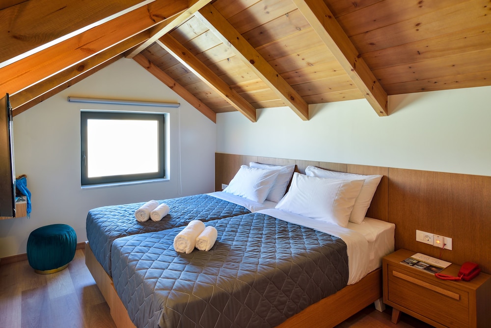 Elia Agia Marina Hotel — Hotel rooms in Chania