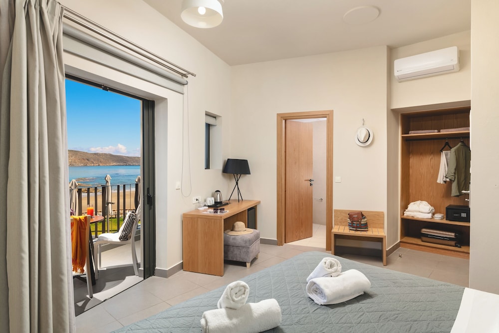 Elia Agia Marina Hotel — Hotel rooms in Chania