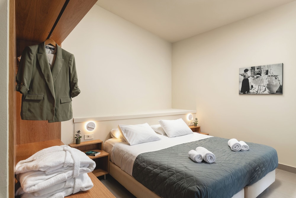Elia Agia Marina Hotel — Hotel rooms in Chania