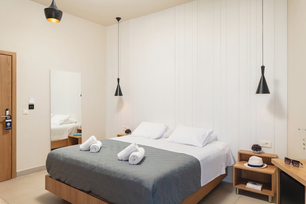 Elia Agia Marina Hotel — Hotel rooms in Chania