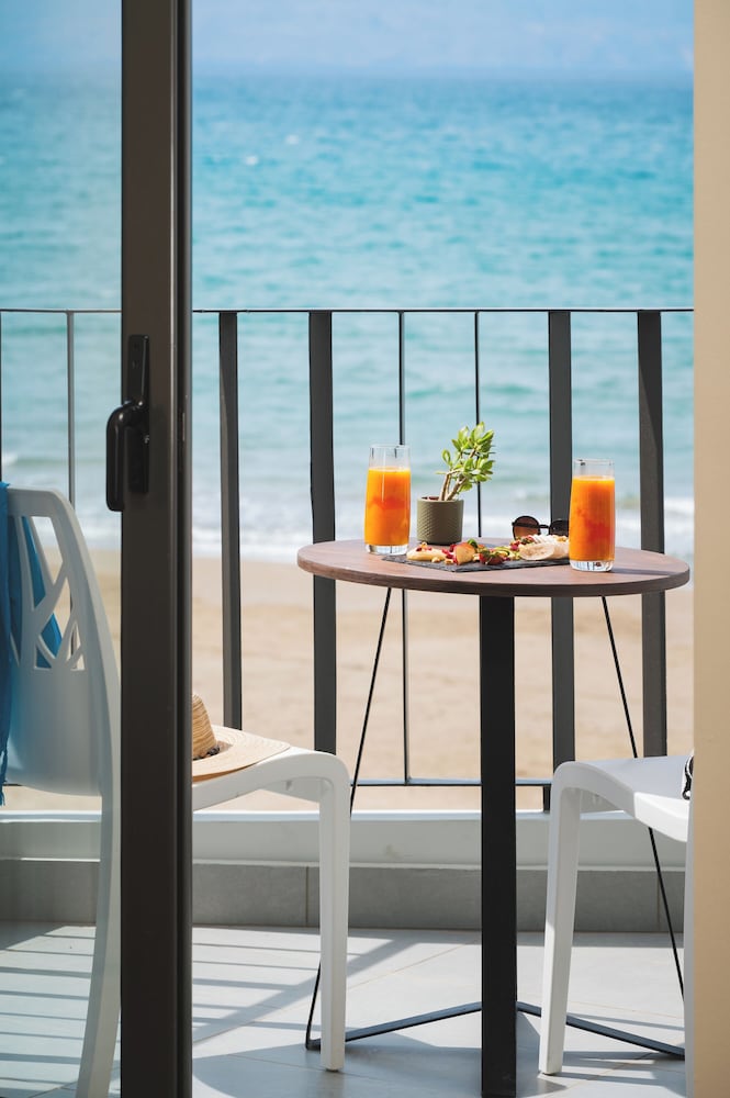 Elia Agia Marina Hotel — Hotel rooms in Chania